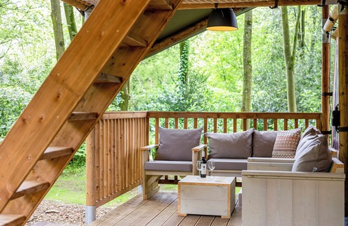 Huizen RV Rental | 4-5-person safari tent in the holiday park Landal Gooise Heide