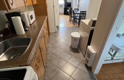 Saint-Jean-Baptiste Apartment | 4,5 Tout Équipé au Côté dun Épicerie et 100 Mètres de la rue Saint Jean