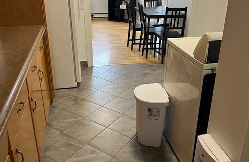 Saint-Jean-Baptiste Apartment | 4,5 Tout Équipé au Côté dun Épicerie et 100 Mètres de la rue Saint Jean