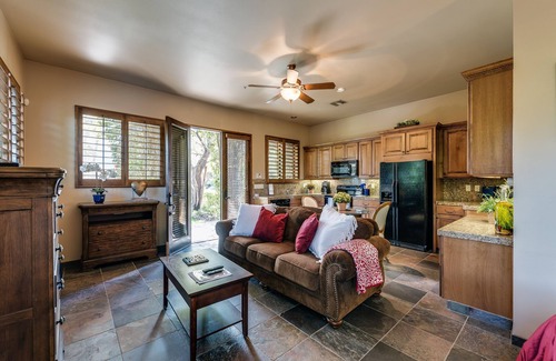 Palm Springs House | 4,578 Sq Ft Estate, 5 King Beds, All En Suites, Putting Green, Basketball Hoop