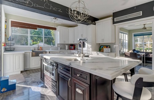 Bayshore Villa | 4/6bd SPACIOUS, Heart of Miami Beach! Mediterranean Villa w/Jacuzzi, HUGE YARD!