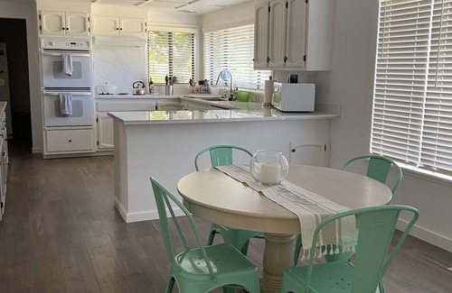 Oak Knoll House | 4 acre Vineyard home in North Napa