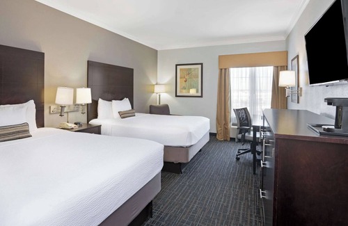 Westchase Hotel | 4 Affordable Rooms Ideal For Family Stay | Free Parking