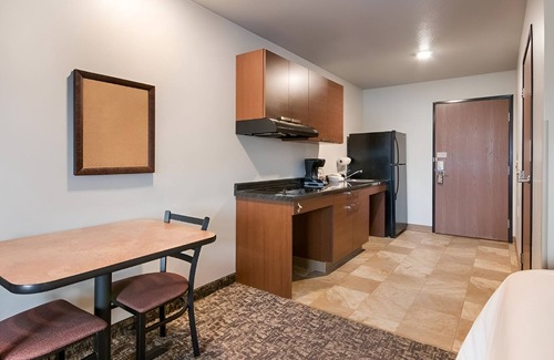 Council Bluffs Hotel | 4 Affordable Studios Near Omaha’s Top Attractions & Close to Eppley Airfield