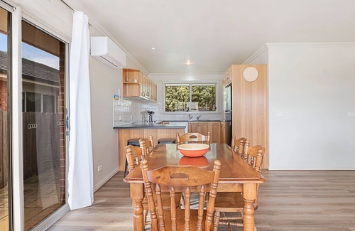 Port Fairy House | 4 Allan Street - Well cared for 2 bedroom home in quiet street of Port Fairy