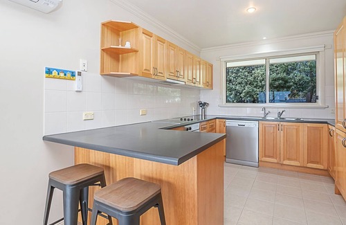 Port Fairy House | 4 Allan Street - Well cared for 2 bedroom home in quiet street of Port Fairy