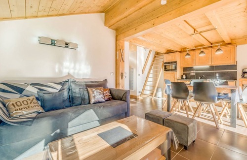 Champagny-en-Vanoise Apartment | 4* Apartment for 6, ski-in, mezzanine, Wifi