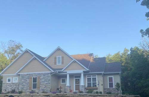Pickett House | 4 bd. 2.5 bath 3200 sq. ft. house, 6 miles to EAA, in a private wooded lot!