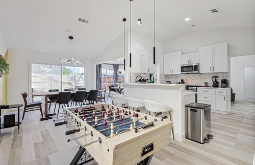 Grand Prairie House | 4-BD,2-BA Luxe Modern Gem with Foosball & Firepit