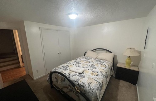 Fayetteville House | 4 BD, 6 TV's, Full Kitchen and, Balcony