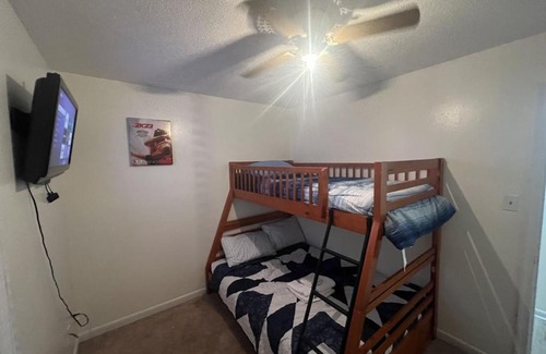 Fayetteville House | 4 BD, 6 TV's, Full Kitchen and, Balcony