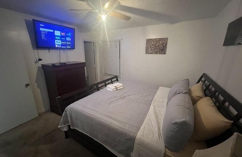 Fayetteville House | 4 BD, 6 TV's, Full Kitchen and, Balcony