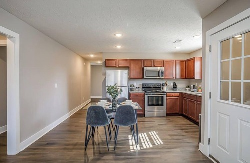 Bowling Green Apartment | 4 BD Normalview: Comfort & Charm