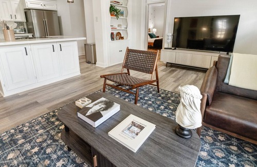 Greater Third Ward House | 4 Bd Stylish Home by UofH & TSU 5 Min to Downtown!