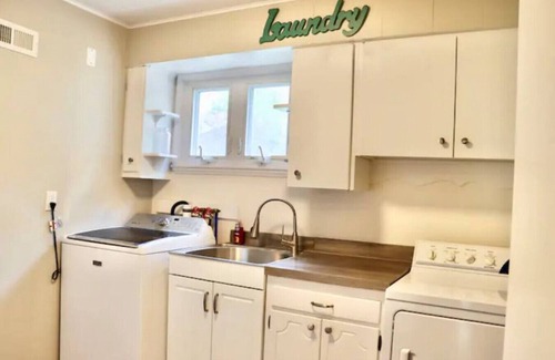 Edinboro House | 4 bdr Cottage, Edinboro Lake Views, Dogs Welcome