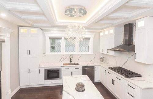 Lake Geneva House | 4 BDR Lake Geneva Estate Across from Beach!