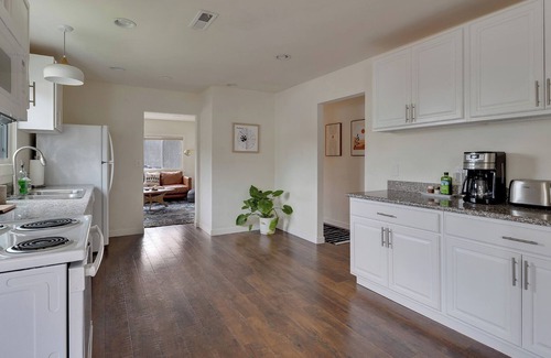 North Tabor House | 4 BDR Pet-Friendly Long Term Stays Welcome Fenced Yard