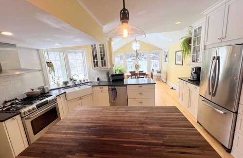 Charlottetown House | 4 Bdrm Brighton Character Home Steps to Downtown Ch'town & Victoria Park