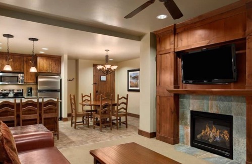 Breckenridge Resort | 4 Bdrm Grand Lodge on Peak 7 Resort & Spa Breckenridge