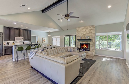 Austin House | 4 BDRM Hill Country Home with Pool Near Wineries!