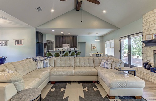 Austin House | 4 BDRM Hill Country Home with Pool Near Wineries!