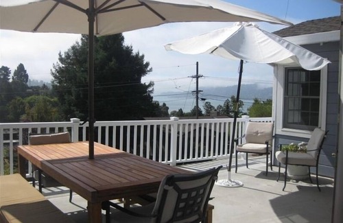 Tiburon House | 4 Bdrm Home- Great Outdoor Space-Perfect for Family Gatherings