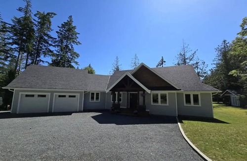 Powell River House | 4 bdrm home in family friendly neighbourhood