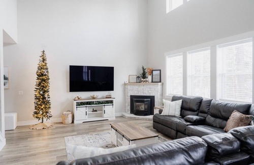 Tamarack Resort House | 4 Bdrm, Hot Tub, Beach Access