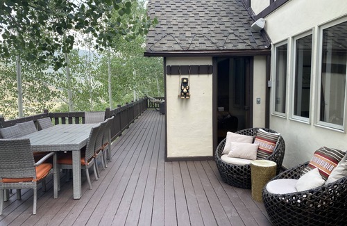 Highland Meadows House | 4 bdrm + loft, 4.5 bath West Vail Remodeled & Updated Mountain Tudor sleeps 13!
