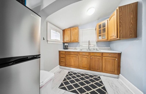 Akron Apartment | 4 Bed 1 Bath Apt in Akron's North Hill Area