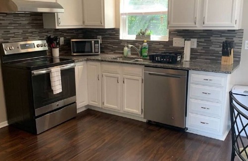 Otterbien Home House | 4 Bed 2.5 Bath Sleeps 10- King of Karincrest