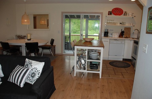 La Pointe House | 4 Bed 2 Bath Escape in the Woods. 10 minutes to the beach!