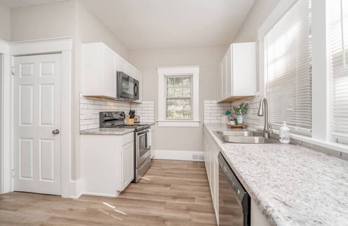 Wichita House | 4 Bed 2 Bath Home by College Hill and Hospitals