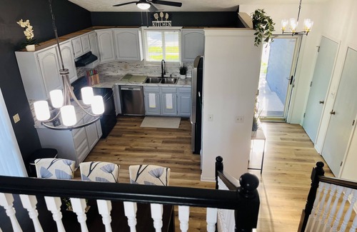 West Lincoln House | 4 bed 2bath 8 mins away from downtown, arena and stadium!