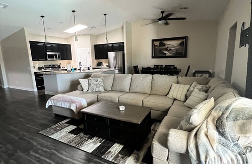 Lake Havasu City House | 4 bed 3 bath Havasu Getaway Lakeside of the highway ! 3 minutes to launch ramp