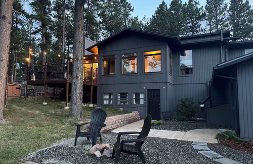 Woodmoor House | 4-bed 3-bath house with hot tub, fenced yard, and garage in Monument