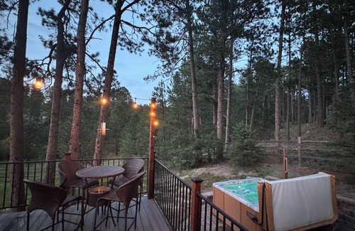 Woodmoor House | 4-bed 3-bath house with hot tub, fenced yard, and garage in Monument