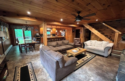 Old Forge House | 4 bed/4 bath camp with Fourth Lake access!