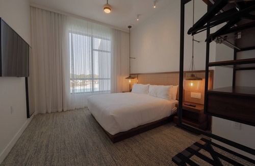 Florida Central Atlantic Coast Resort | 4 Bed, 4 Bath Luxury ADA Evermore Bay View Flat in Orlando, FL near Disney!