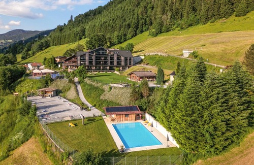 Alpendorf Apartment | 4 Bed Apartment Superior Panorama