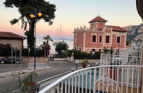 Mondello Apartment | 4 BED APARTMENT IN MONDELLO WITH CONDOMINIUM POOL AND SEA ACCESS