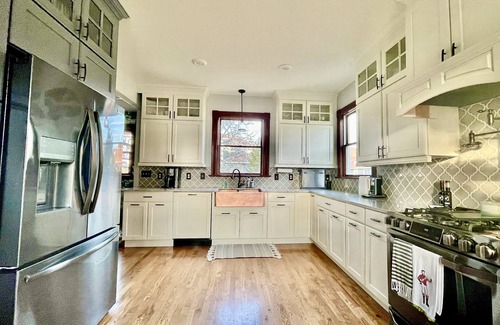 Saratoga Springs House | 4-Bed Booking for Belmont! Fully Restored Victorian Blocks from Broadway