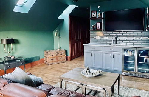 Saratoga Springs House | 4-Bed Booking for Belmont! Fully Restored Victorian Blocks from Broadway