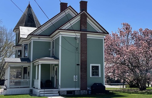 Saratoga Springs House | 4-Bed Booking for Belmont! Fully Restored Victorian Blocks from Broadway