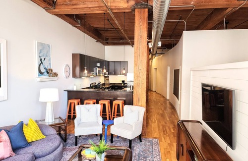 Downtown West Apartment | 4 Bed DWTN Loft✦Sleep 8✦Walk to Attractions✦W/D