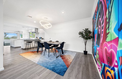 Curtin House | 4-Bed Family Home with Spacious Backyard and BBQ