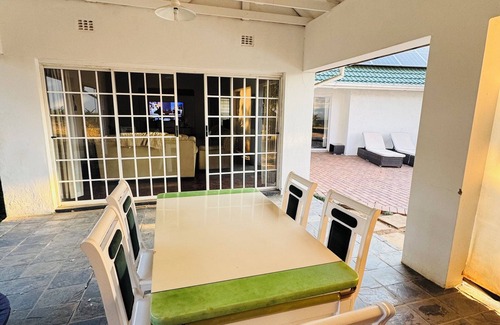 Greater Johannesburg Metropolitan Area House | 4 Bed Family Home with pool 5 minutes from Sandton City