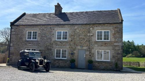 Winkhill House | 4 Bed Farmhouse Alton Tower Xmas Market Chatsworth