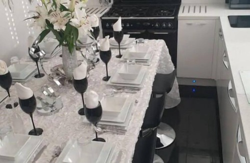 Graveney Apartment | 4 Bed Flat - Sleeps 14 - Parking - Game Room -Wifi