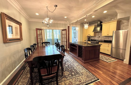 Northwest House | 4-Bed Historic Row House in Woodley Park – 2 Blocks to Metro- Parking Included!n